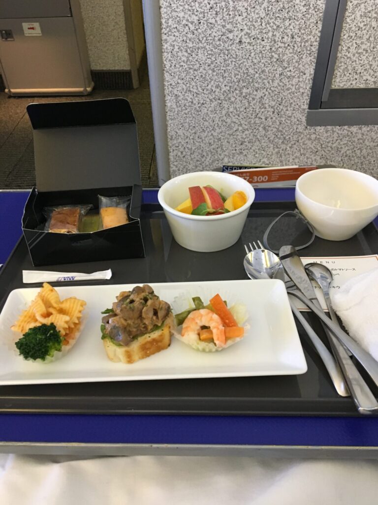 ANA　プレミアムクラス　食事　那覇　羽田