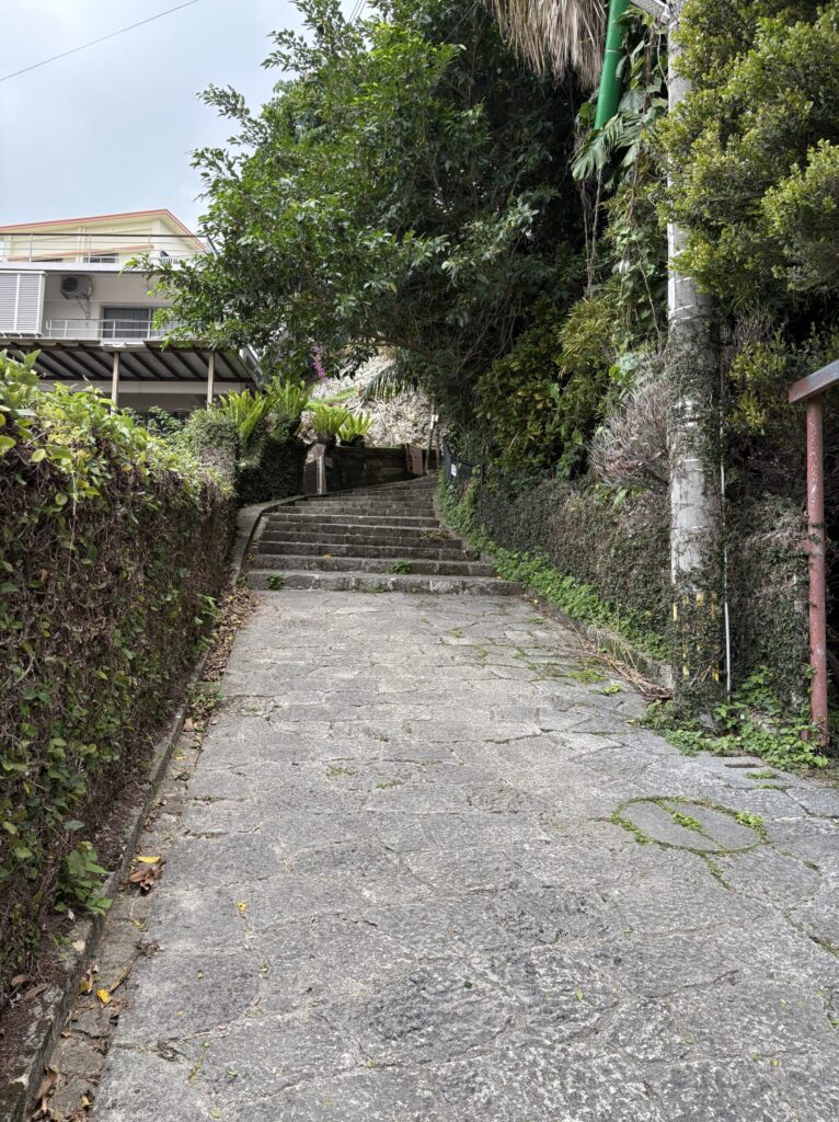 沖縄 石畳の道